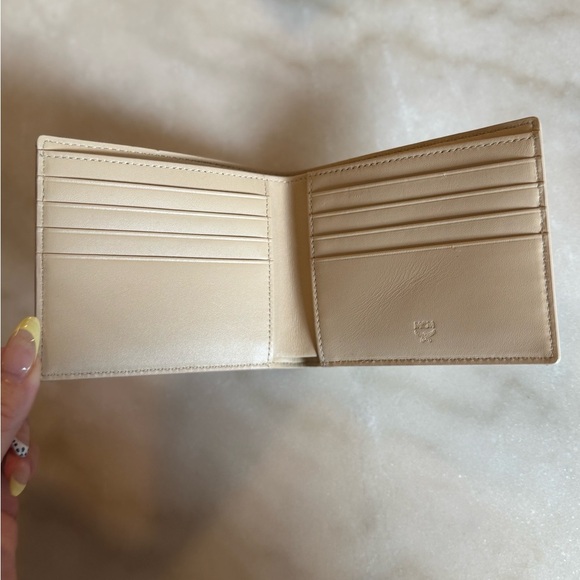 New MCM men’s white Bifold Wallet In Visetos Original monogram - Picture 7 of 11